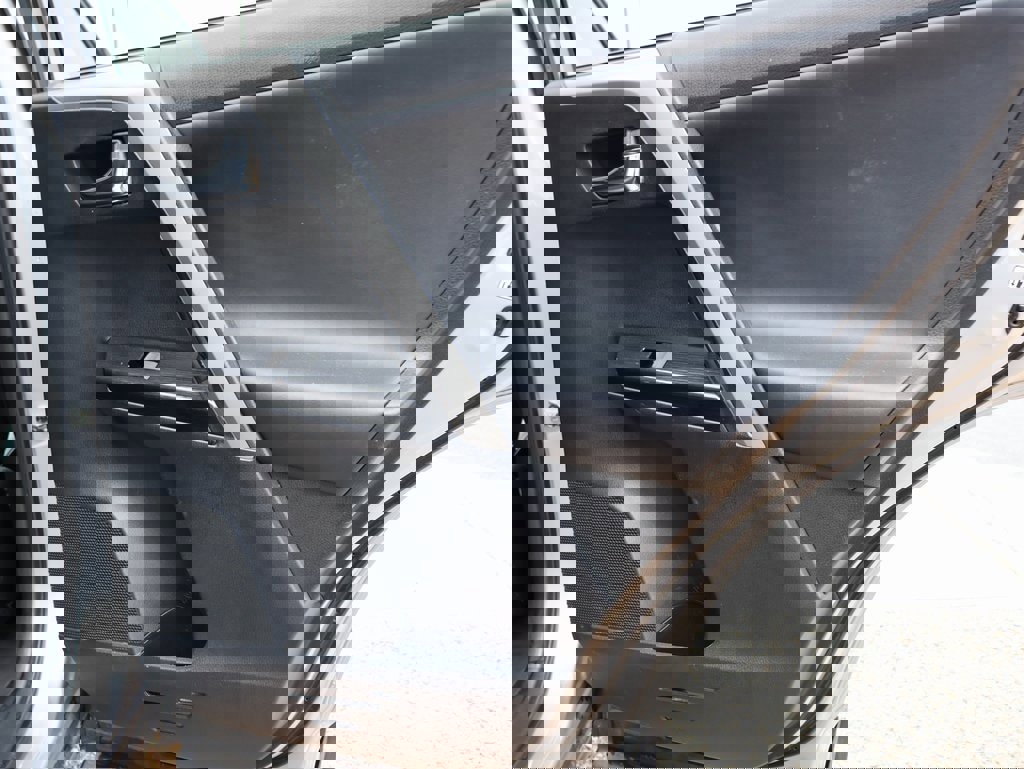 Used 2017 Toyota RAV4 Limited image 12