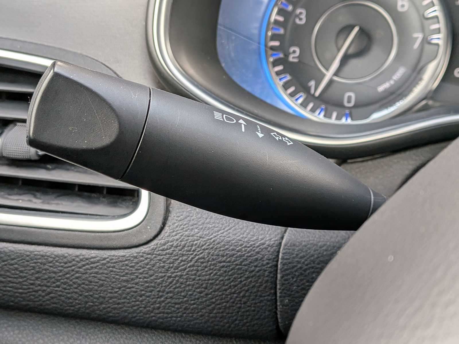 Used 2016 Chrysler 200 Limited image 25