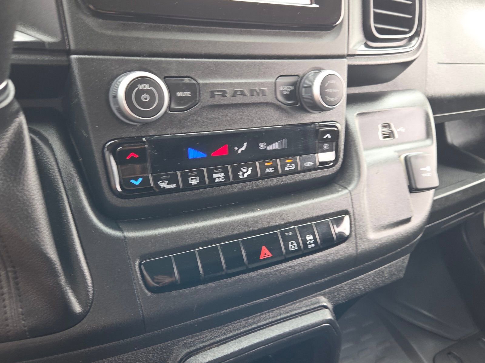 Used 2023 RAM ProMaster 2500 FWD image 19