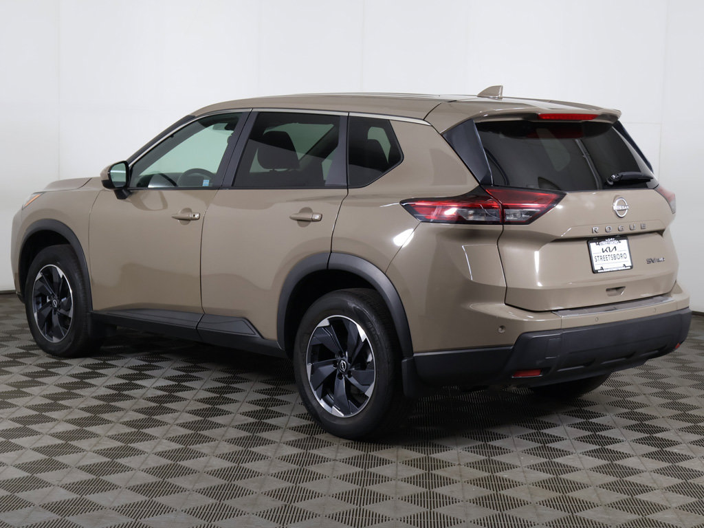 Used 2024 Nissan Rogue SV AWD/4WD image 7