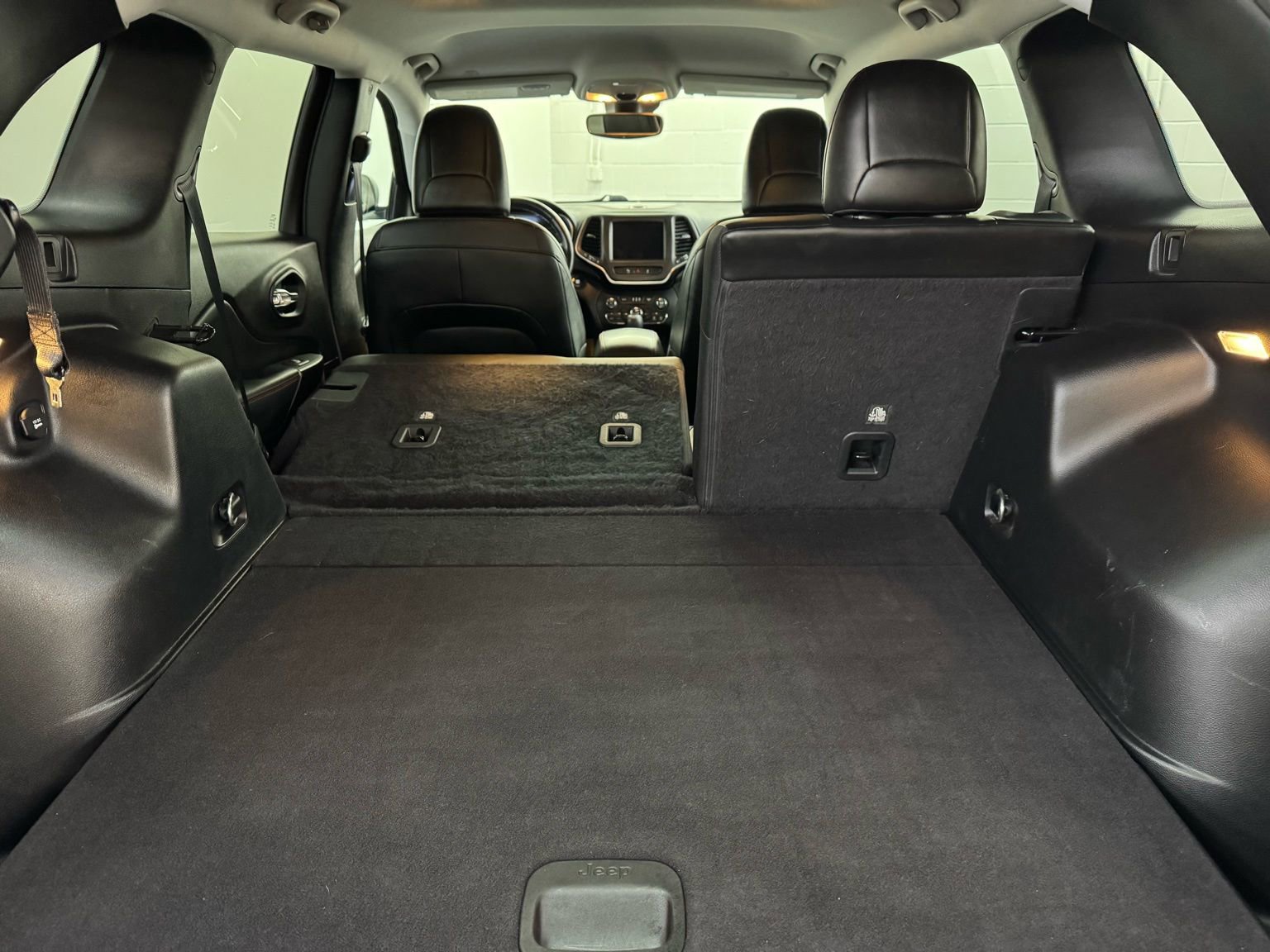 Used 2021 Jeep Cherokee Trailhawk w/ Comfort/Convenience Group image 35
