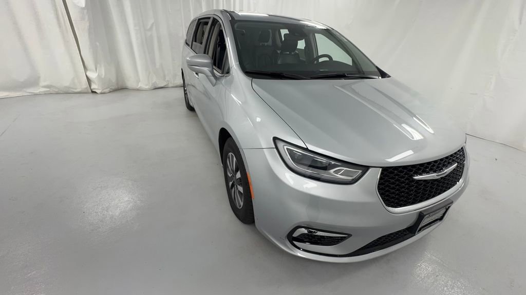 Used 2022 Chrysler Pacifica Touring-L FWD image 45