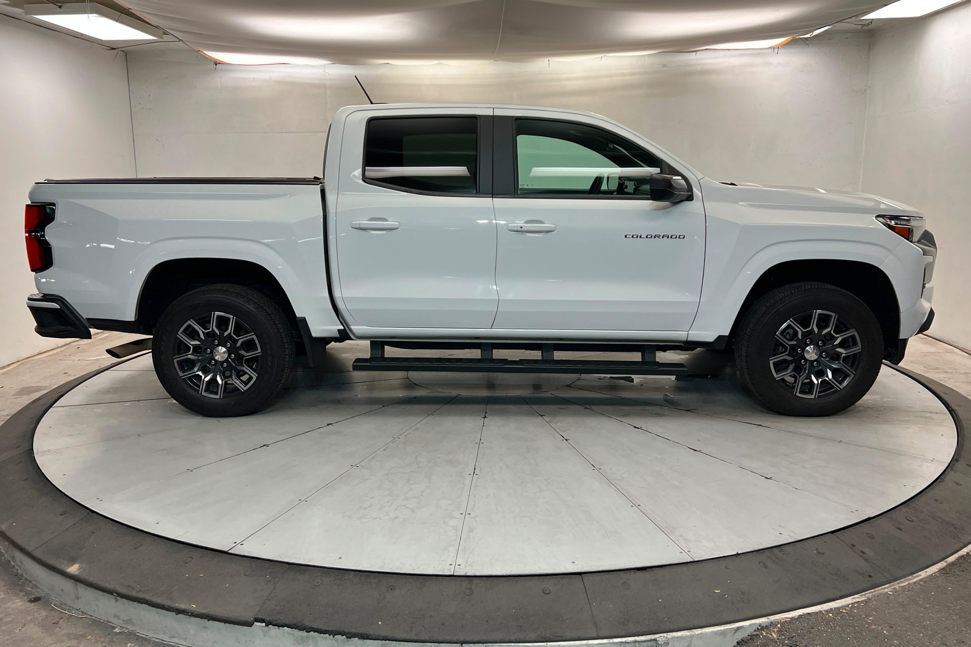 Used 2024 Chevrolet Colorado LT w/ LT Convenience Package III RWD image 7