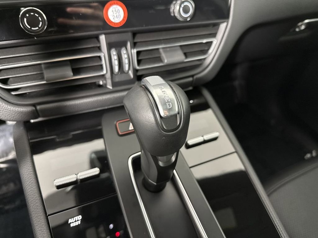 Certified 2025 Porsche Macan image 33