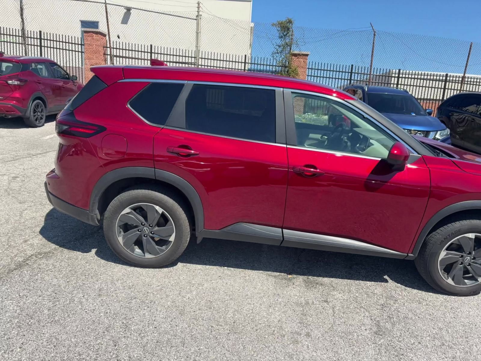 Used 2025 Nissan Rogue SV image 16