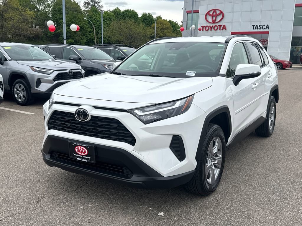 Used 2025 Toyota RAV4 XLE AWD/4WD image 3