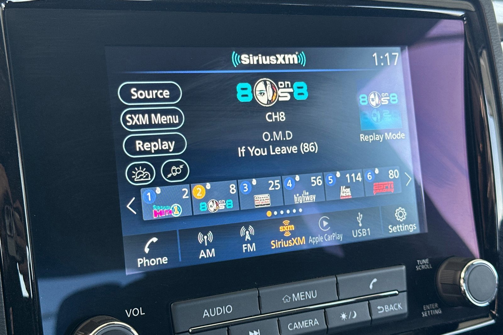 Used 2024 Nissan Frontier SV image 17