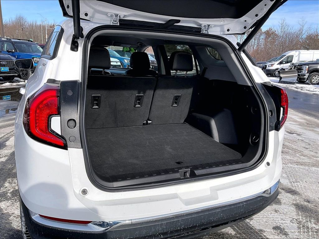 Used 2024 GMC Terrain SLT image 34