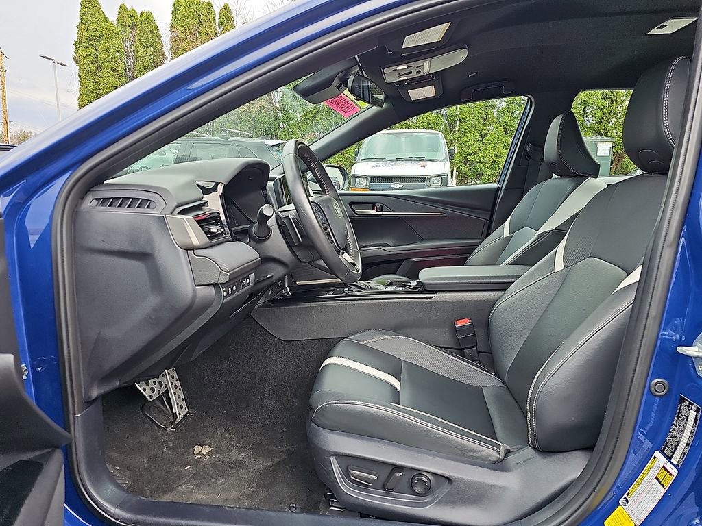 Used 2025 Toyota Camry SE image 14