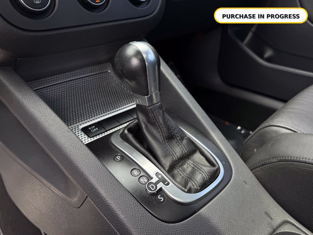 Used 2008 Volkswagen R32 AWD/4WD image 16