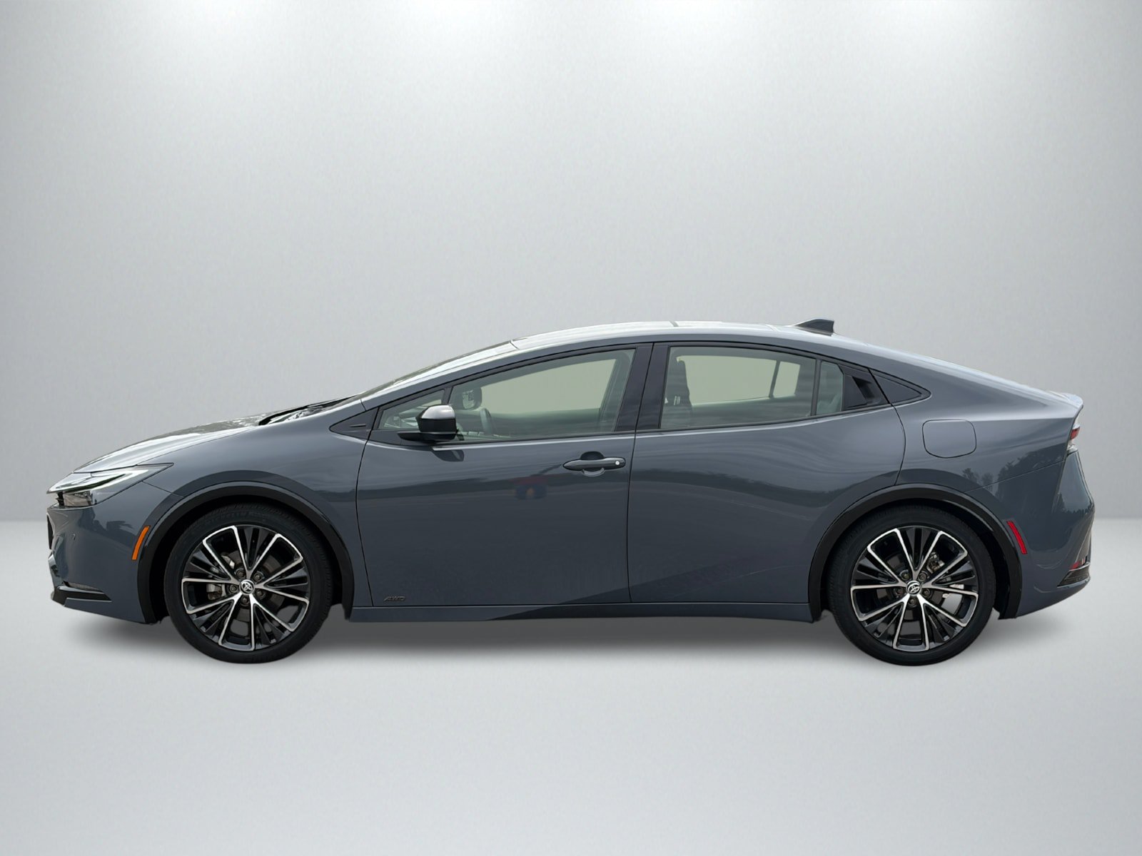 Used 2024 Toyota Prius XLE AWD/4WD image 2