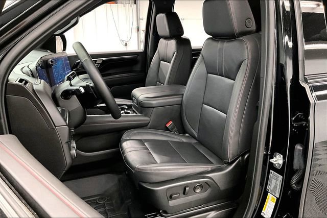 Used 2025 Chevrolet Tahoe RST w/ Comfort Package AWD/4WD image 24