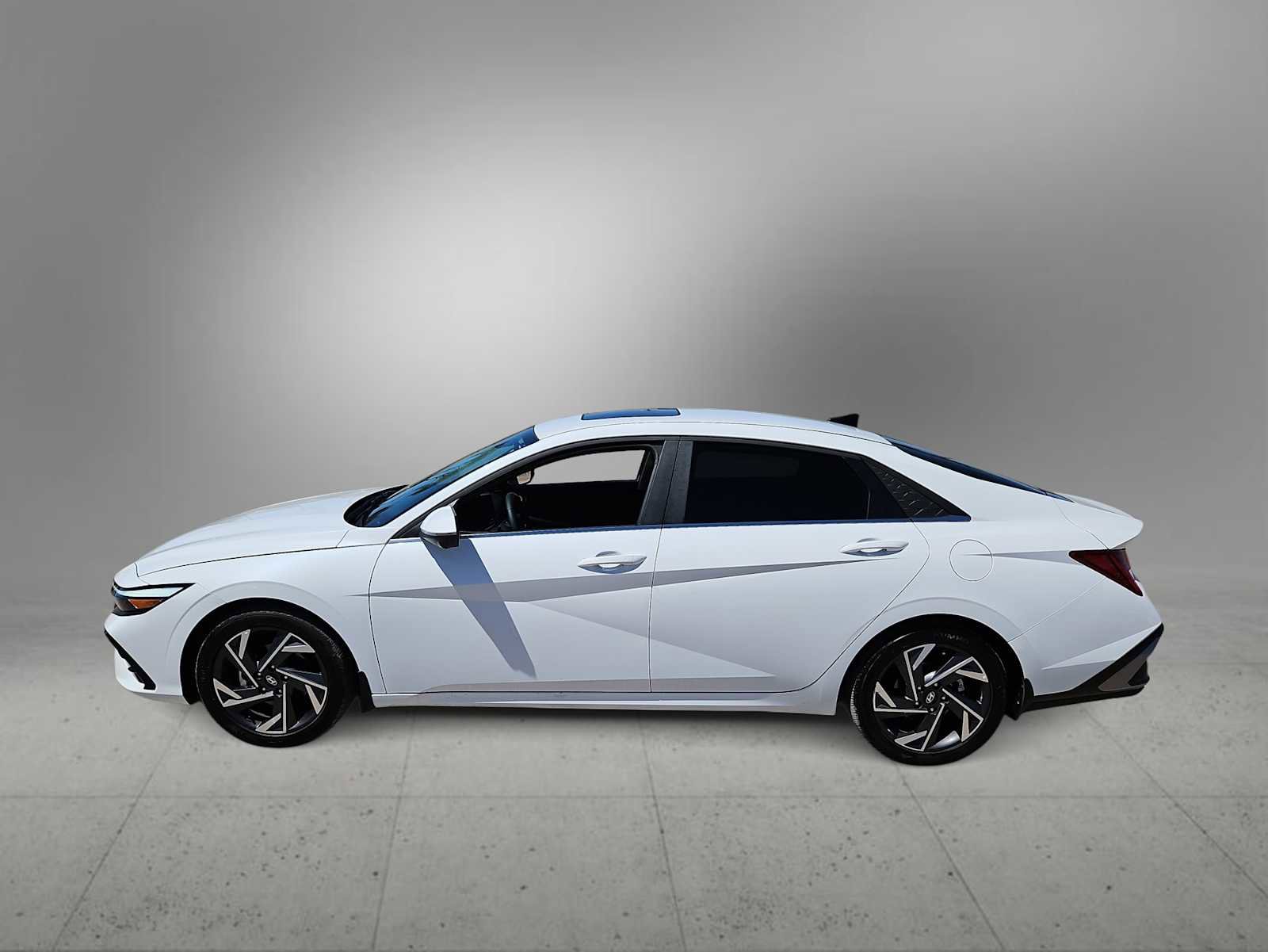 Certified 2024 Hyundai Elantra Limited FWD image 5