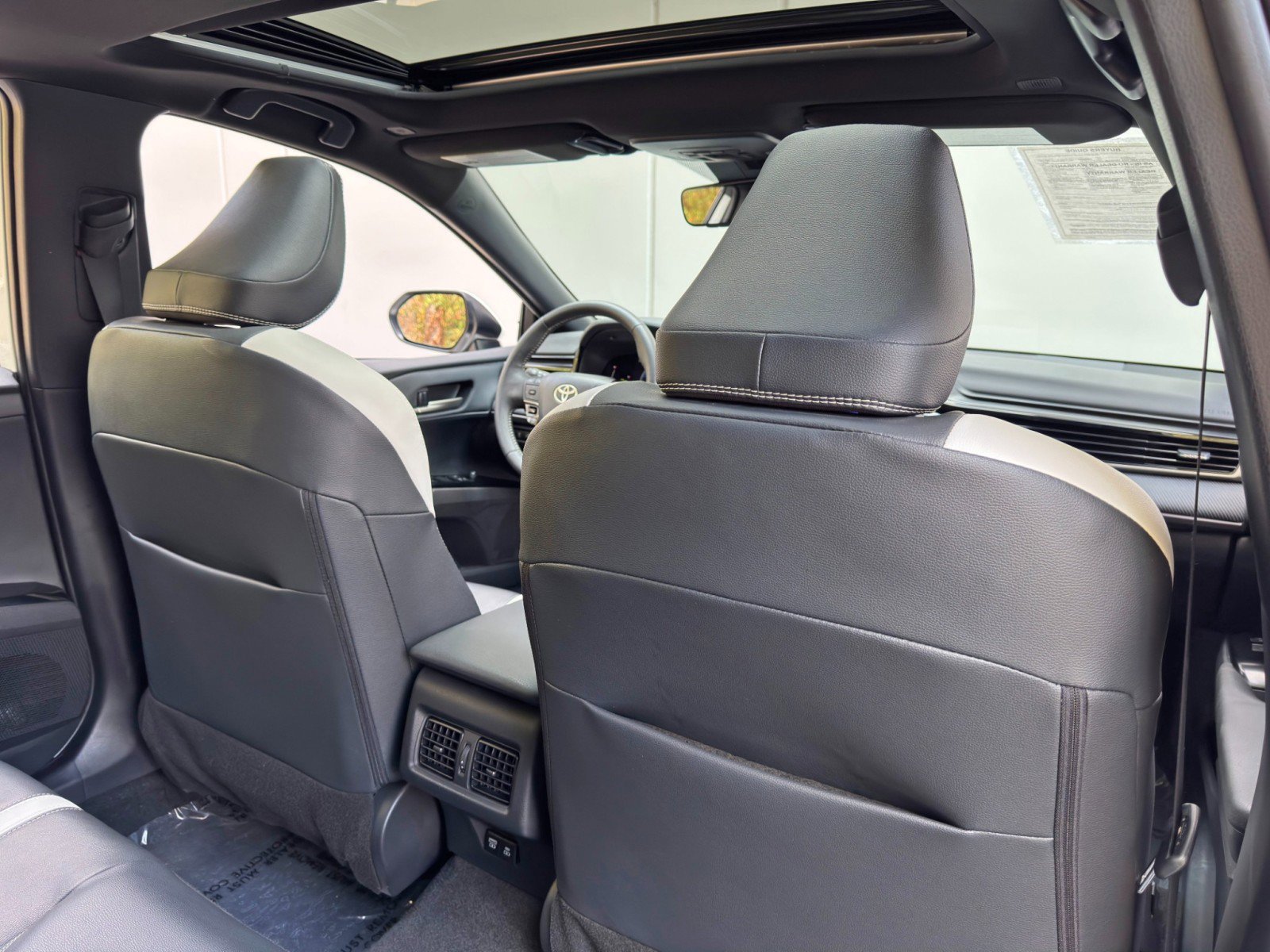 Used 2025 Toyota Camry SE image 36