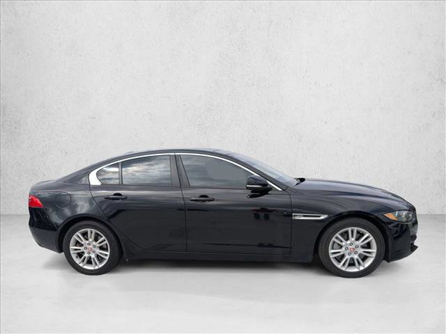 Used 2018 Jaguar XE Premium RWD image 4