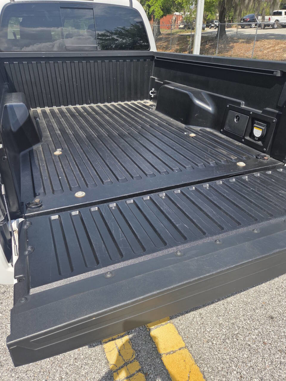 Used 2023 Toyota Tacoma TRD Sport w/ Advanced Technology Package image 12