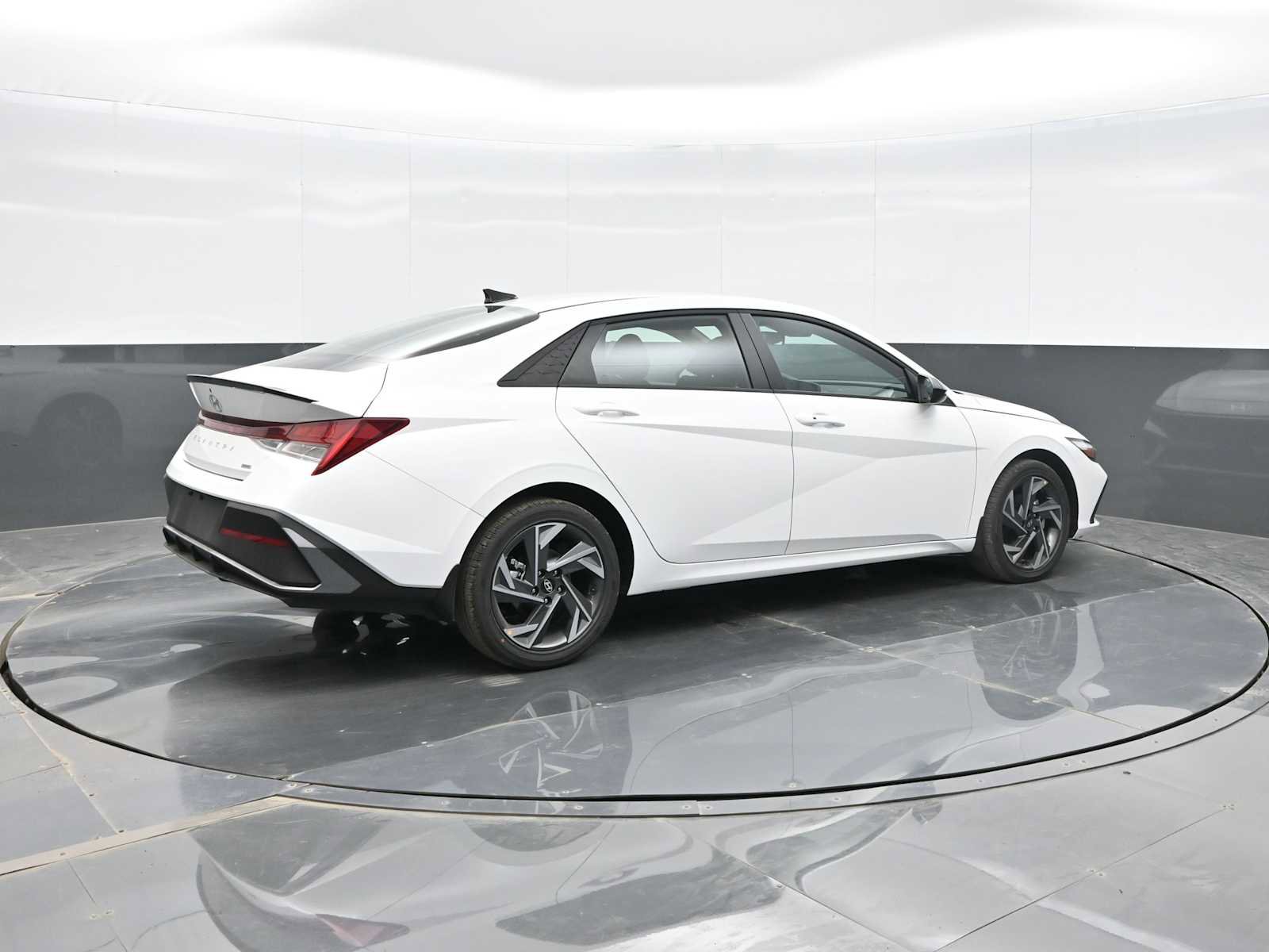 New 2025 Hyundai Elantra SEL image 8