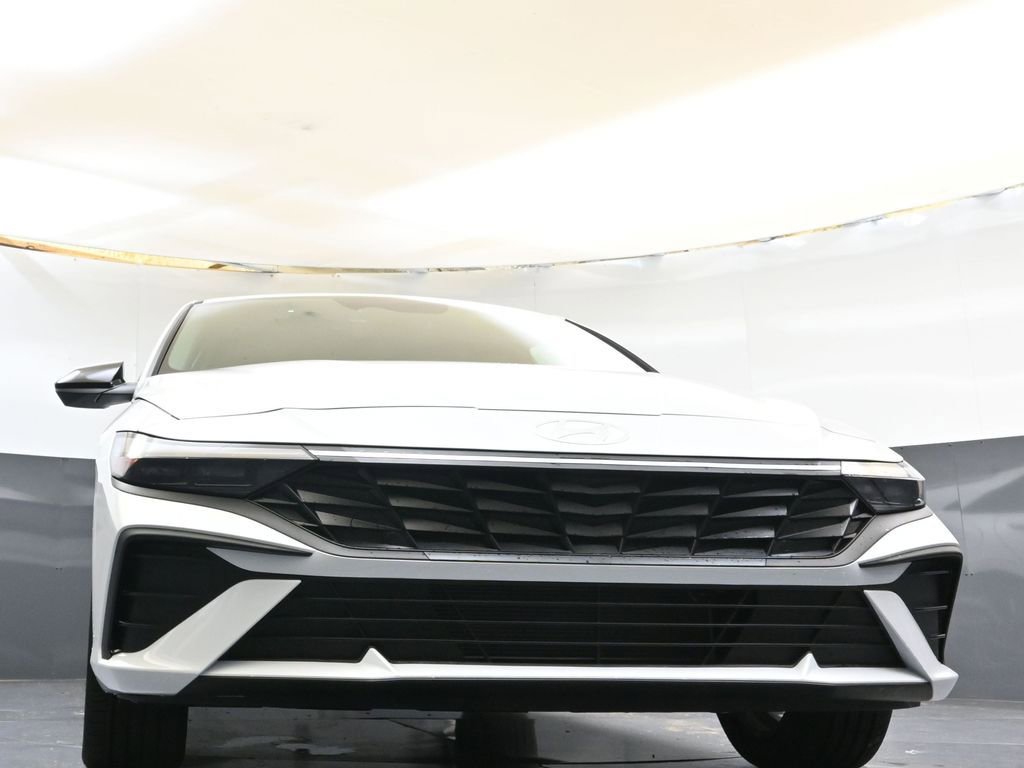 Certified 2025 Hyundai Elantra Sport FWD image 40