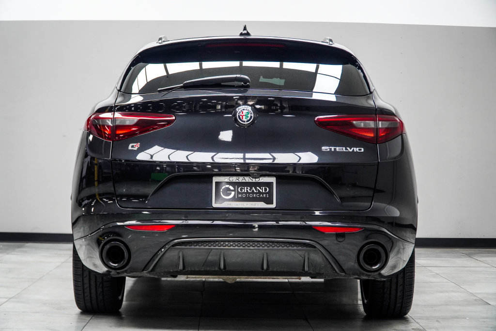Used 2023 Alfa Romeo Stelvio Veloce AWD/4WD image 17