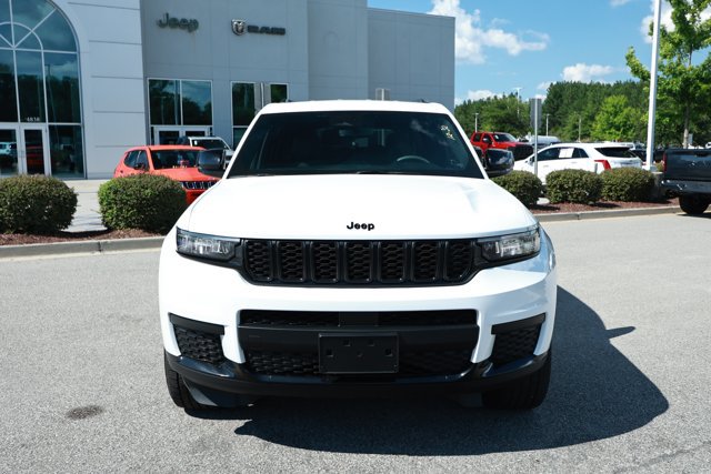Used 2023 Jeep Grand Cherokee L Laredo AWD/4WD image 2