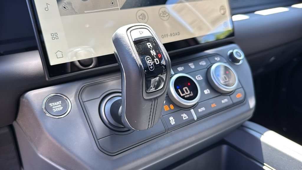 New 2026 Land Rover Defender 90 X-Dynamic SE AWD/4WD image 18