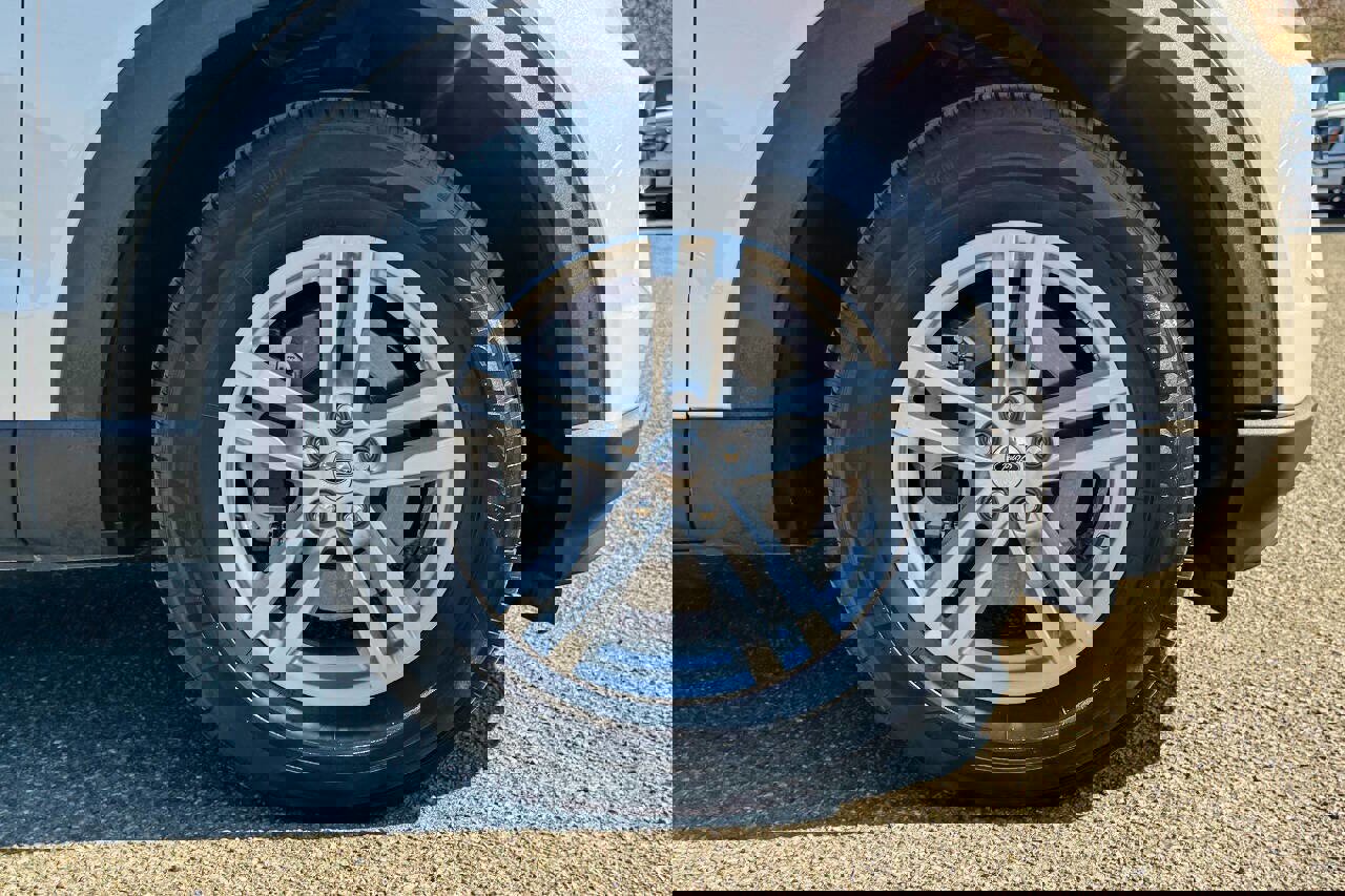 Used 2023 Ford Explorer XLT w/ Equipment Group 202A image 9