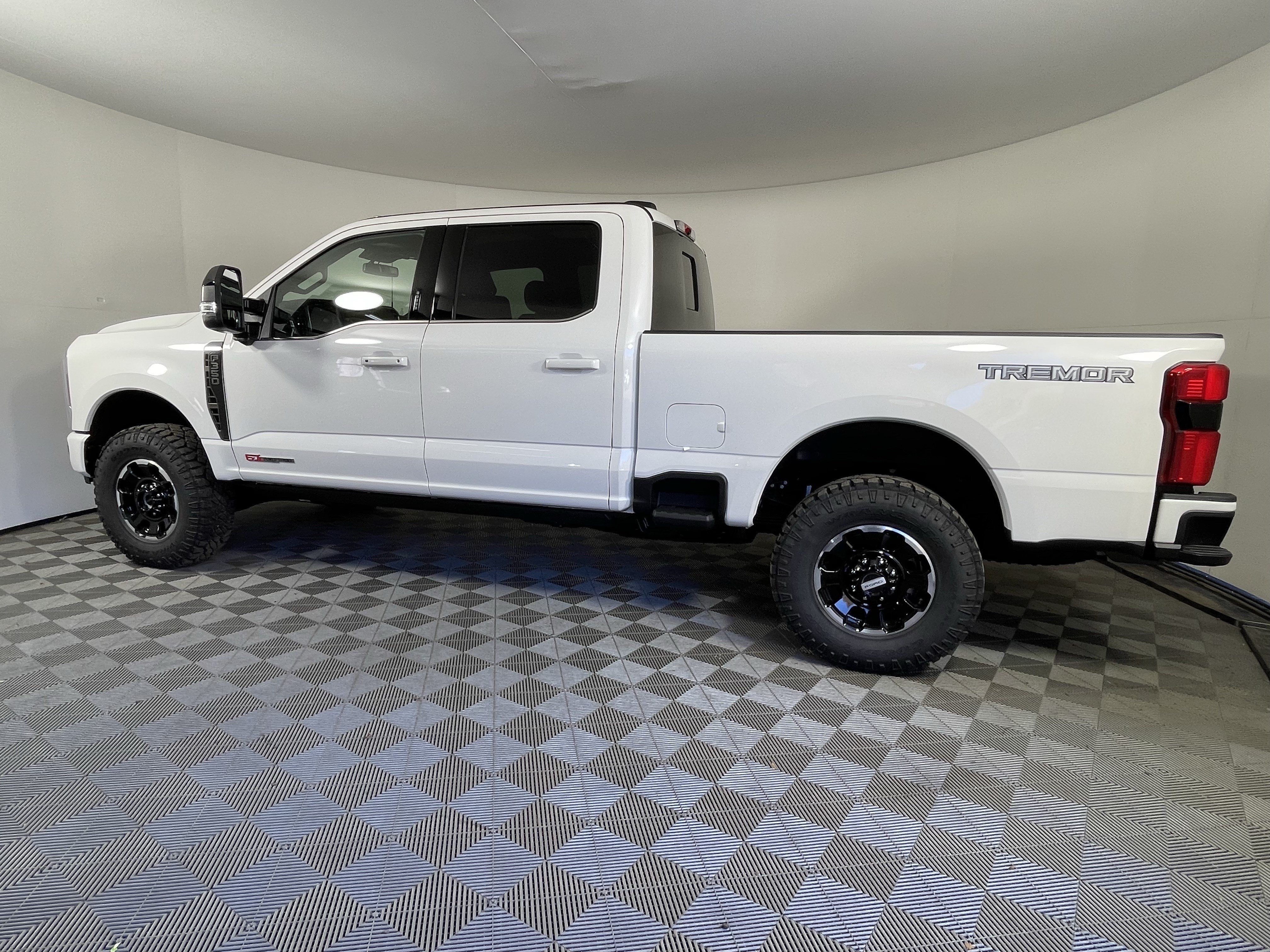 New 2027 Ford F350 Platinum w/ Tremor Off-Road Package AWD/4WD image 2