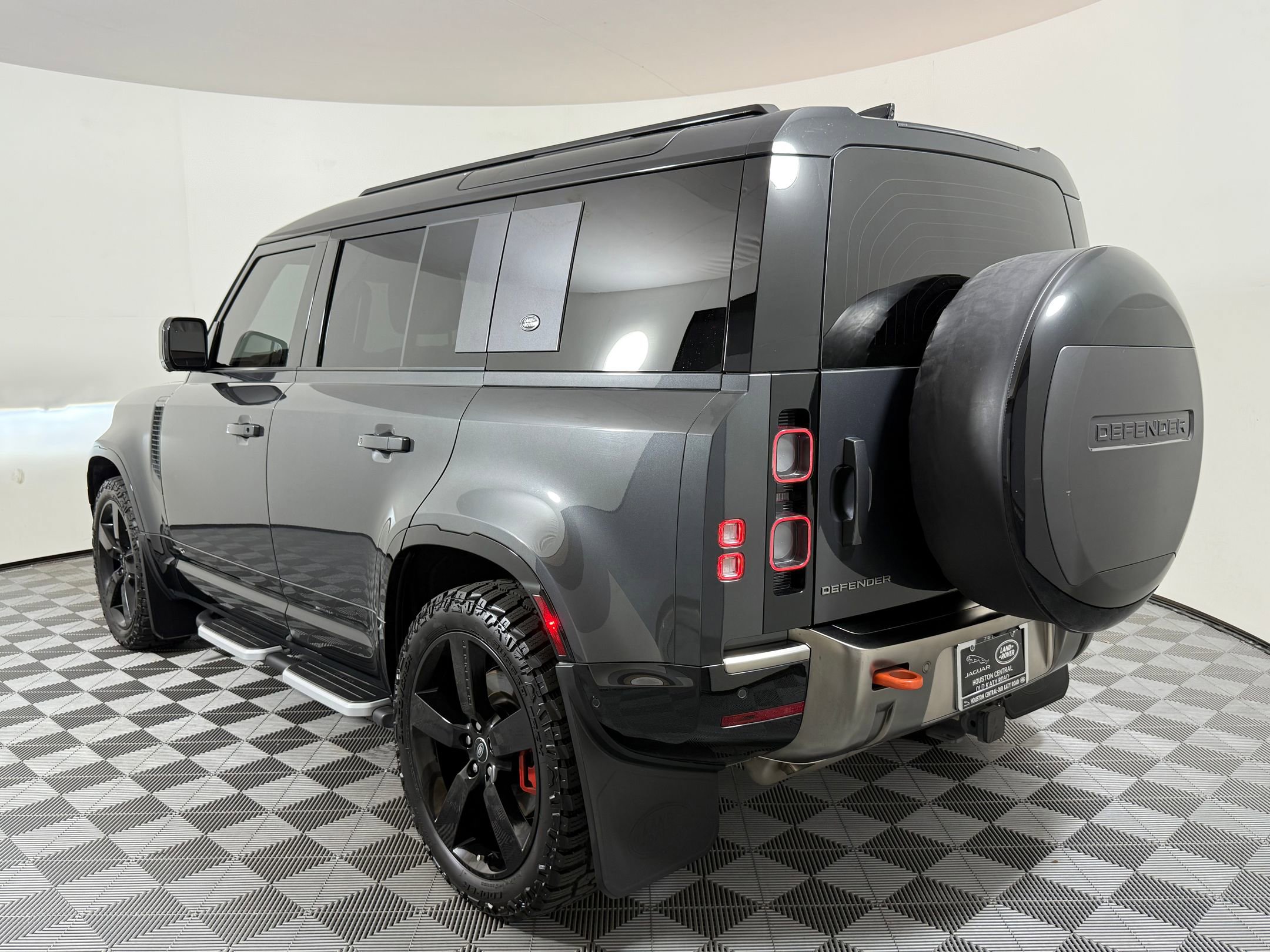 Used 2024 Land Rover Defender 110 X image 2