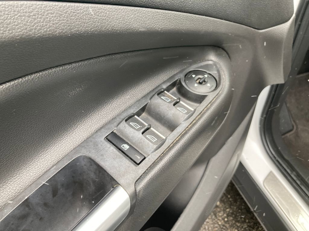 Used 2017 Ford Escape SE w/ Equipment Group 201A image 14