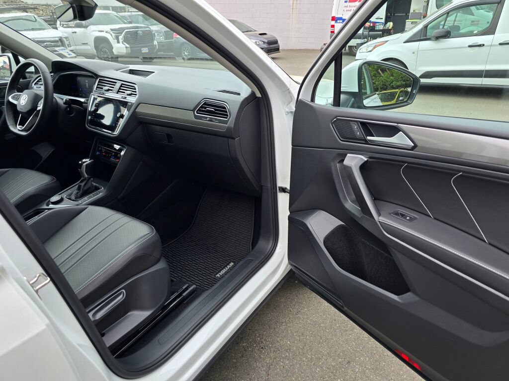 Used 2022 Volkswagen Tiguan SE AWD/4WD image 10