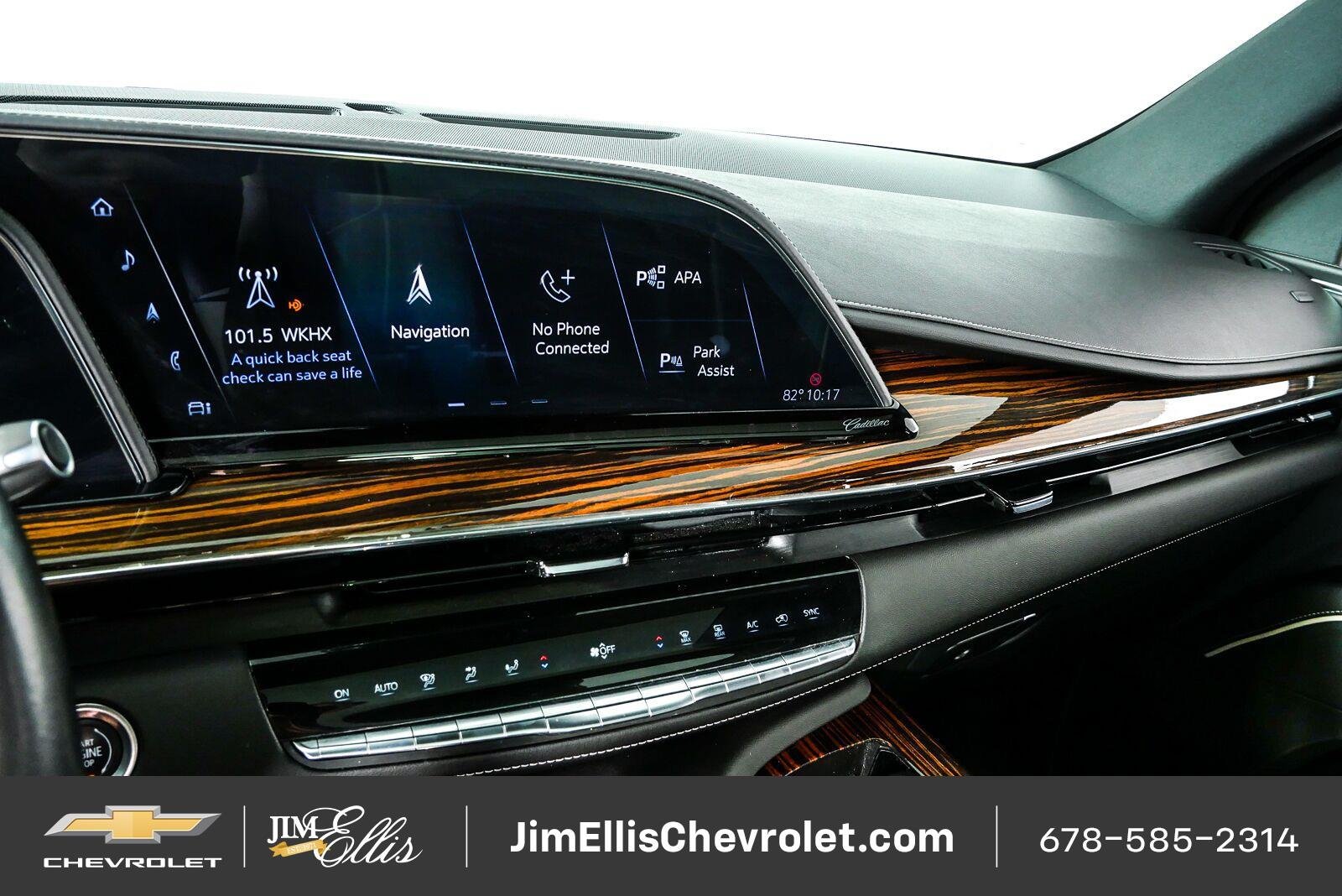 Used 2021 Cadillac Escalade Premium Luxury AWD/4WD image 13
