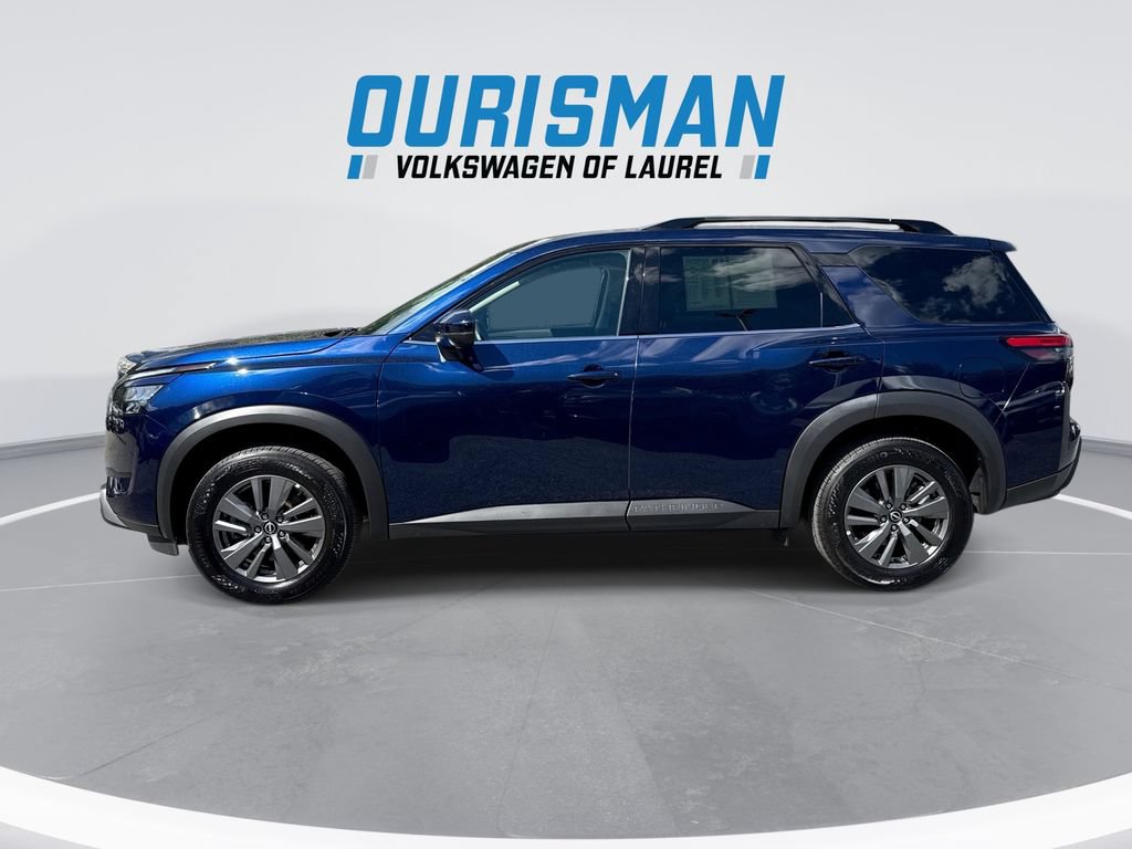 Used 2025 Nissan Pathfinder SV FWD image 5