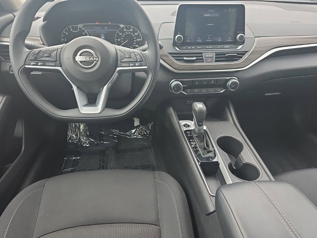 Used 2025 Nissan Altima 2.5 SV image 18