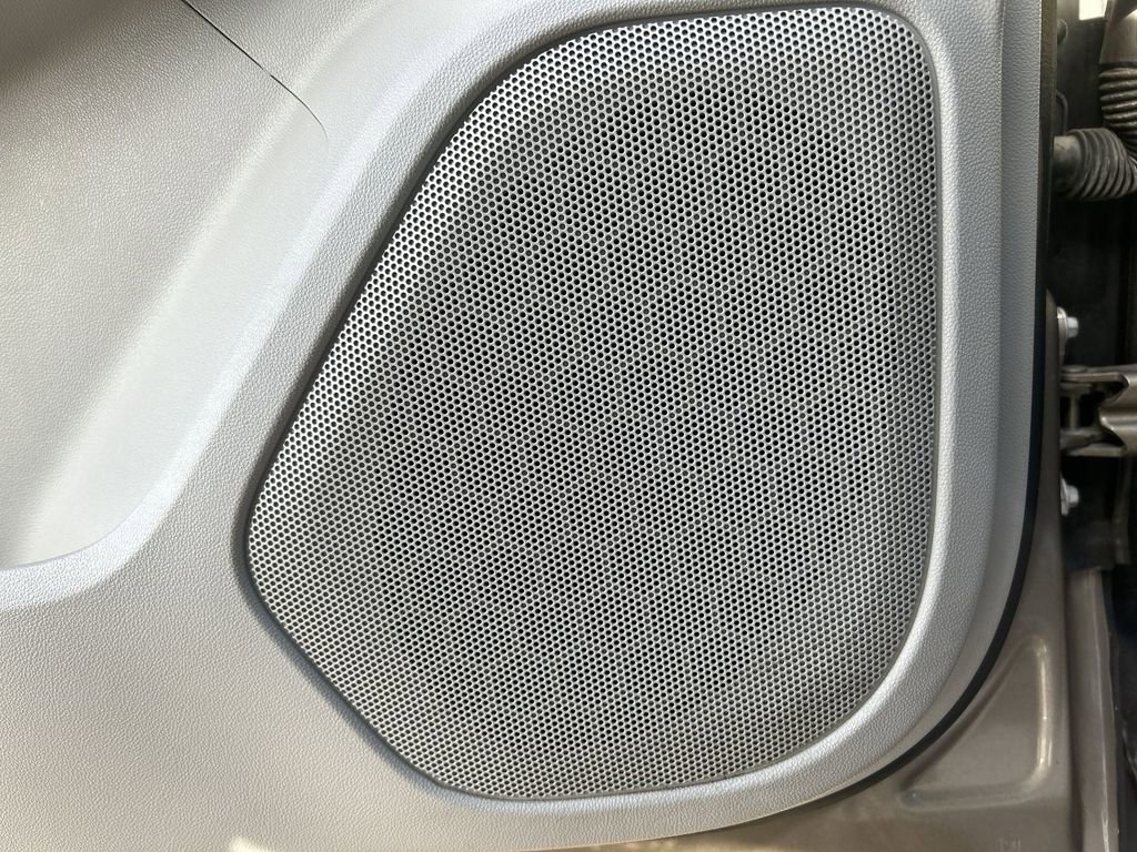 Used 2023 GMC Acadia SLE image 23