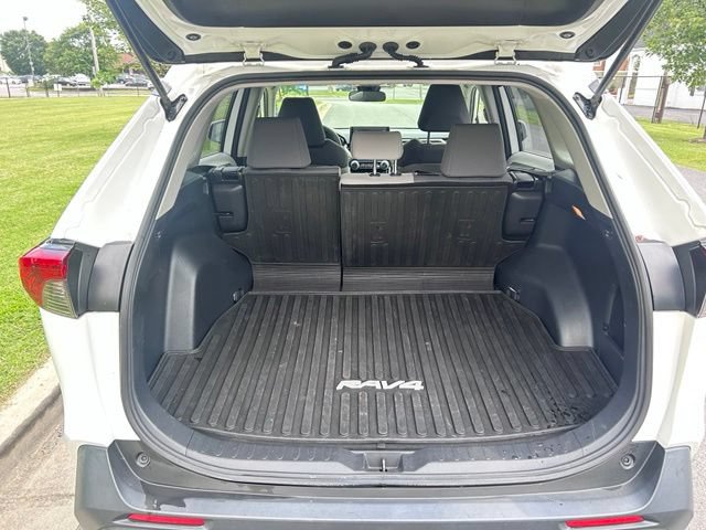 Used 2019 Toyota RAV4 XLE AWD/4WD image 18