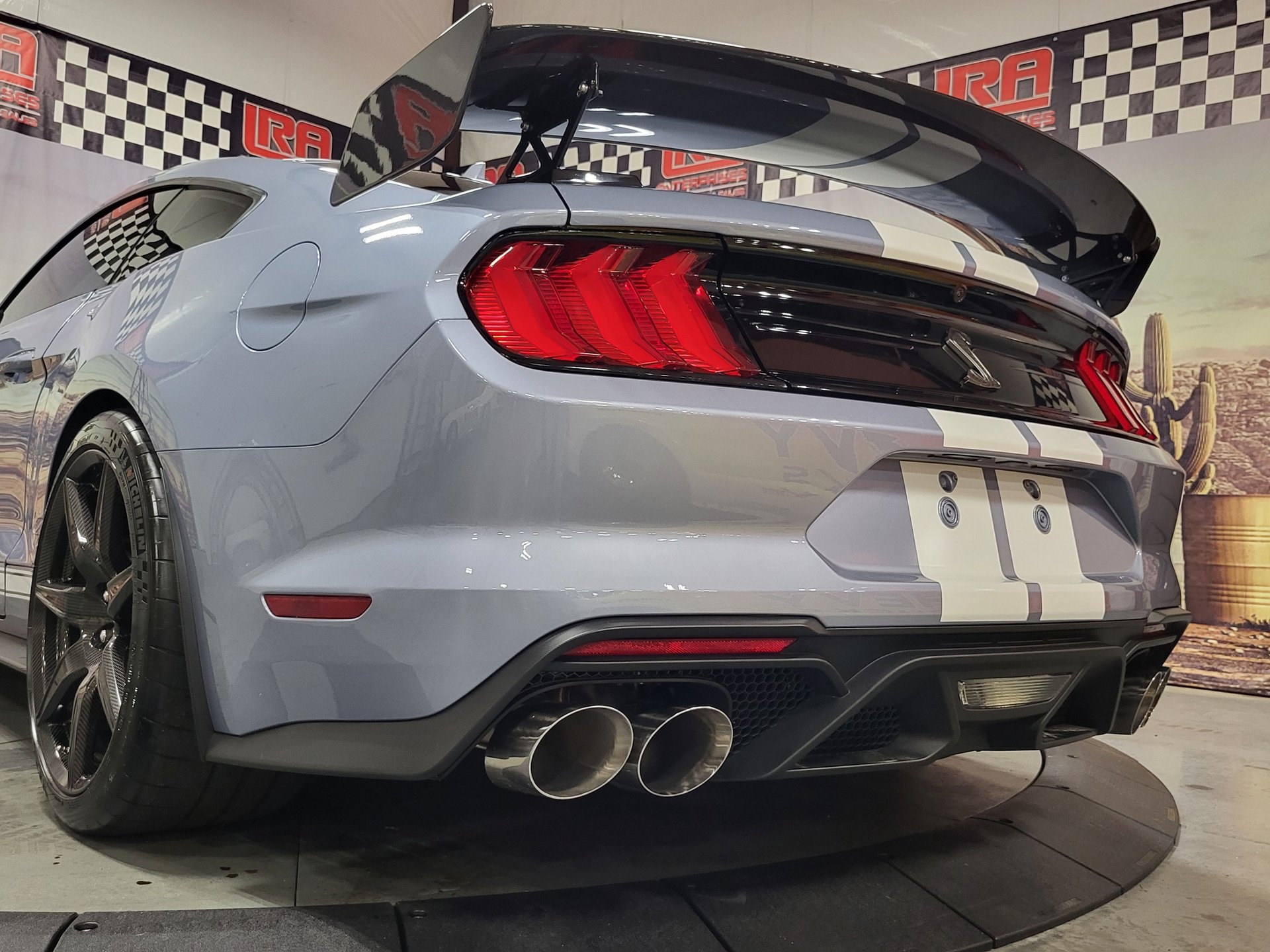 Used 2022 Ford Mustang Shelby GT500 w/ Carbon Fiber Track Pack RWD image 5