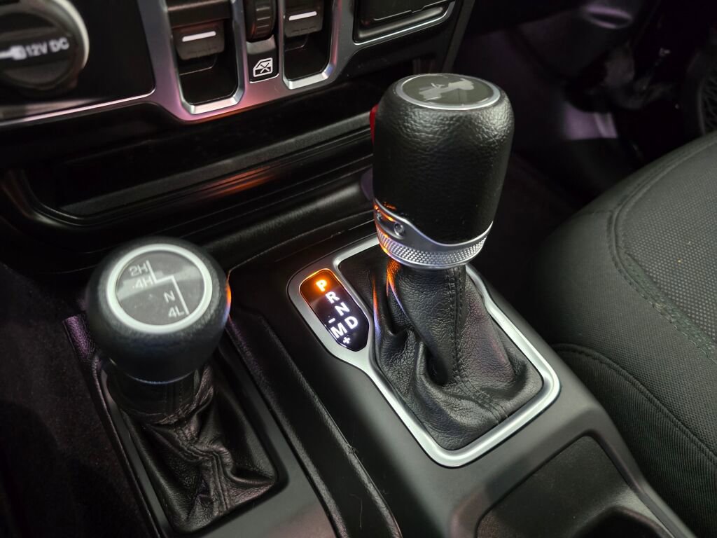 Used 2022 Jeep Wrangler Unlimited Sport image 32