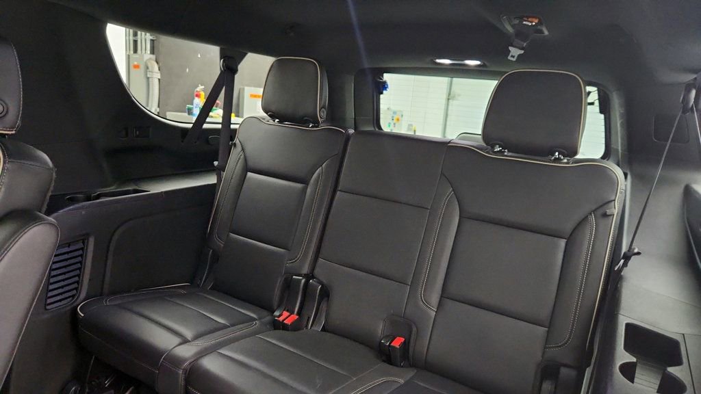 Used 2022 GMC Yukon XL SLT w/ SLT Premium Package image 23