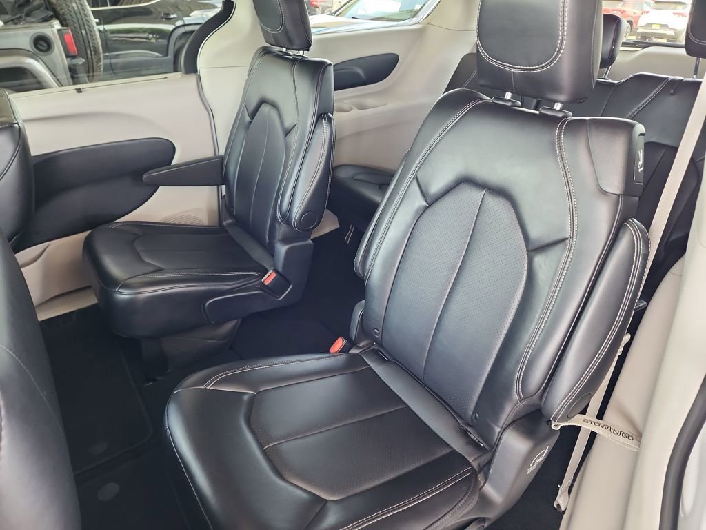 Used 2024 Chrysler Pacifica Touring-L FWD image 38