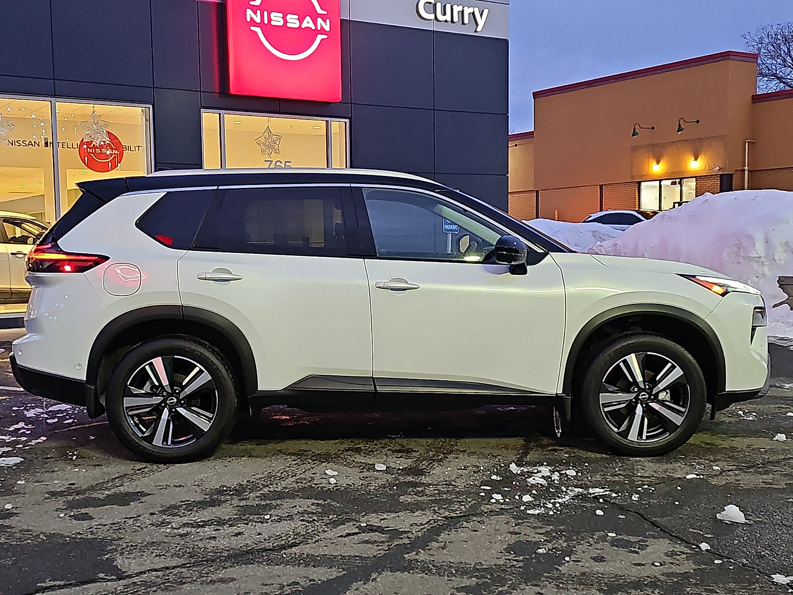 Used 2025 Nissan Rogue SL image 7