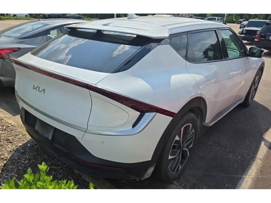 Used 2024 Kia EV6 Light RWD image 3