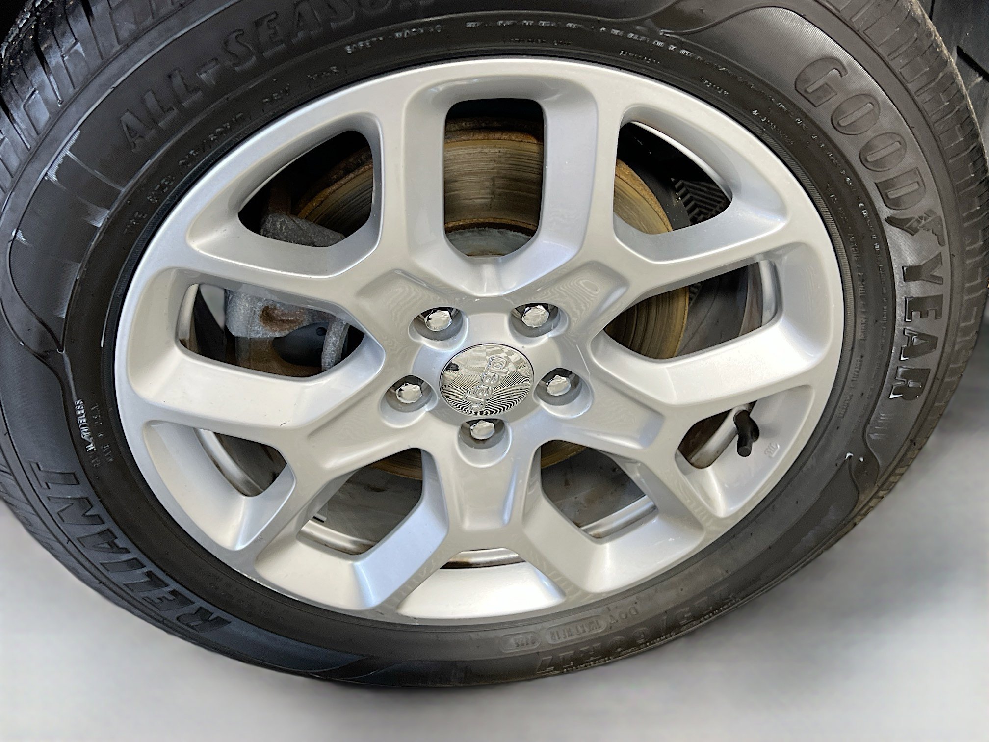 Used 2016 Jeep Renegade Latitude w/ Popular Equipment Group image 14