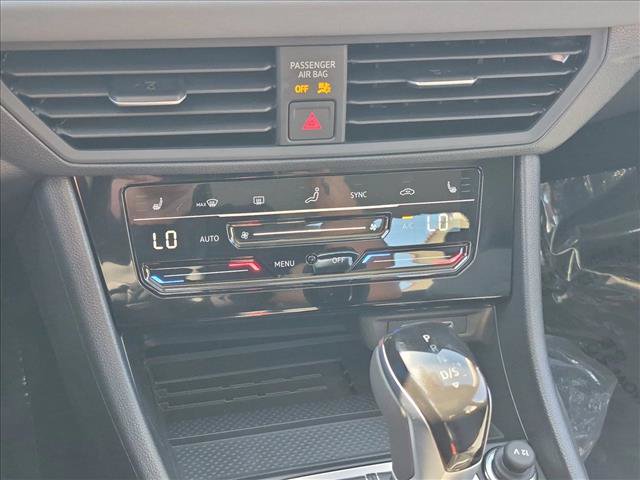 New 2027 Volkswagen Jetta SE FWD image 12