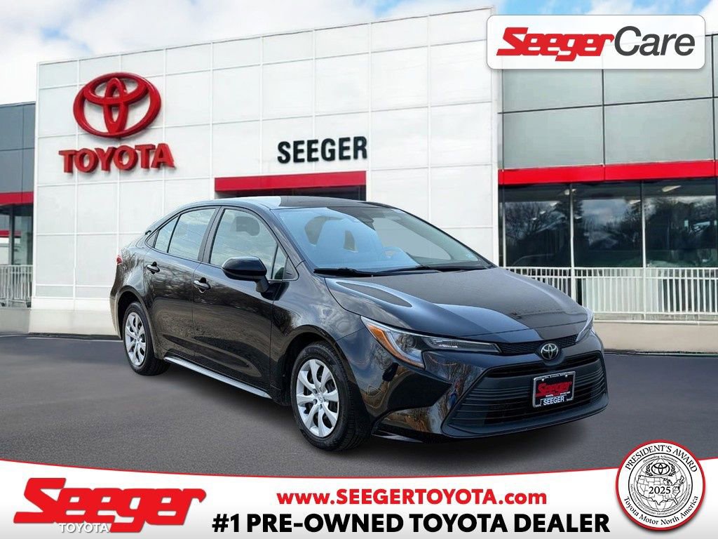 Used 2024 Toyota Corolla LE FWD image 1