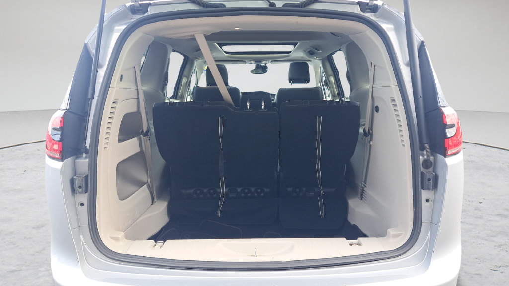 Used 2023 Chrysler Pacifica Limited FWD image 27