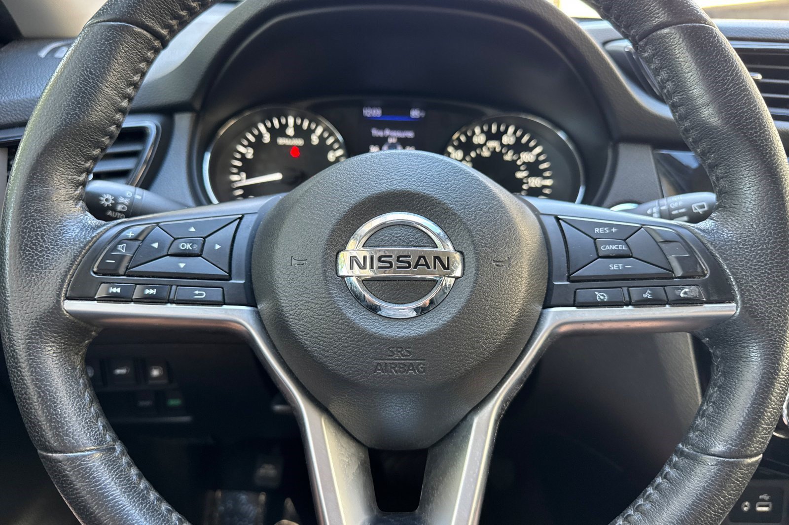 Used 2020 Nissan Rogue SV FWD image 11