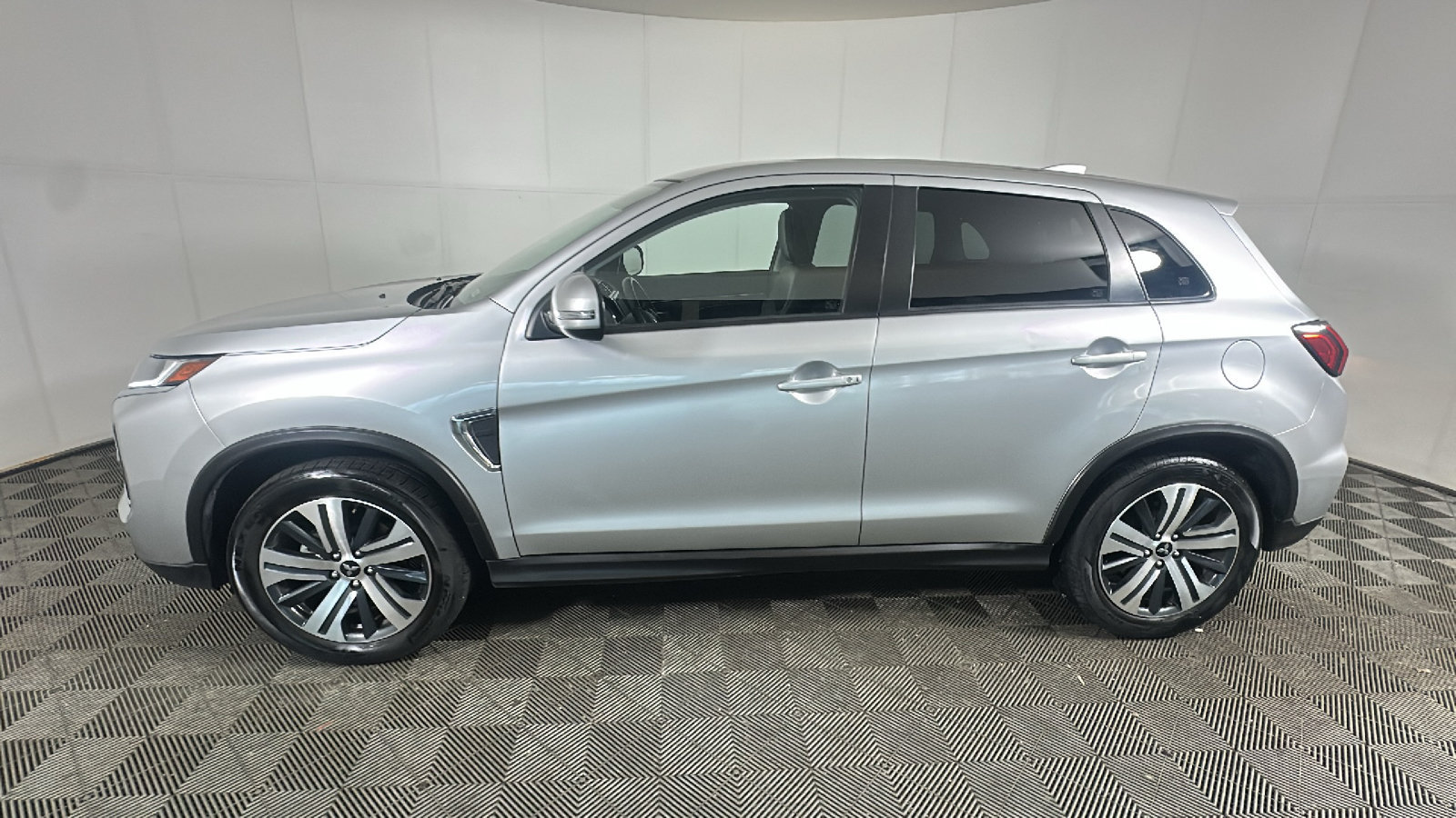 Used 2024 Mitsubishi Outlander Sport SE AWD/4WD image 5