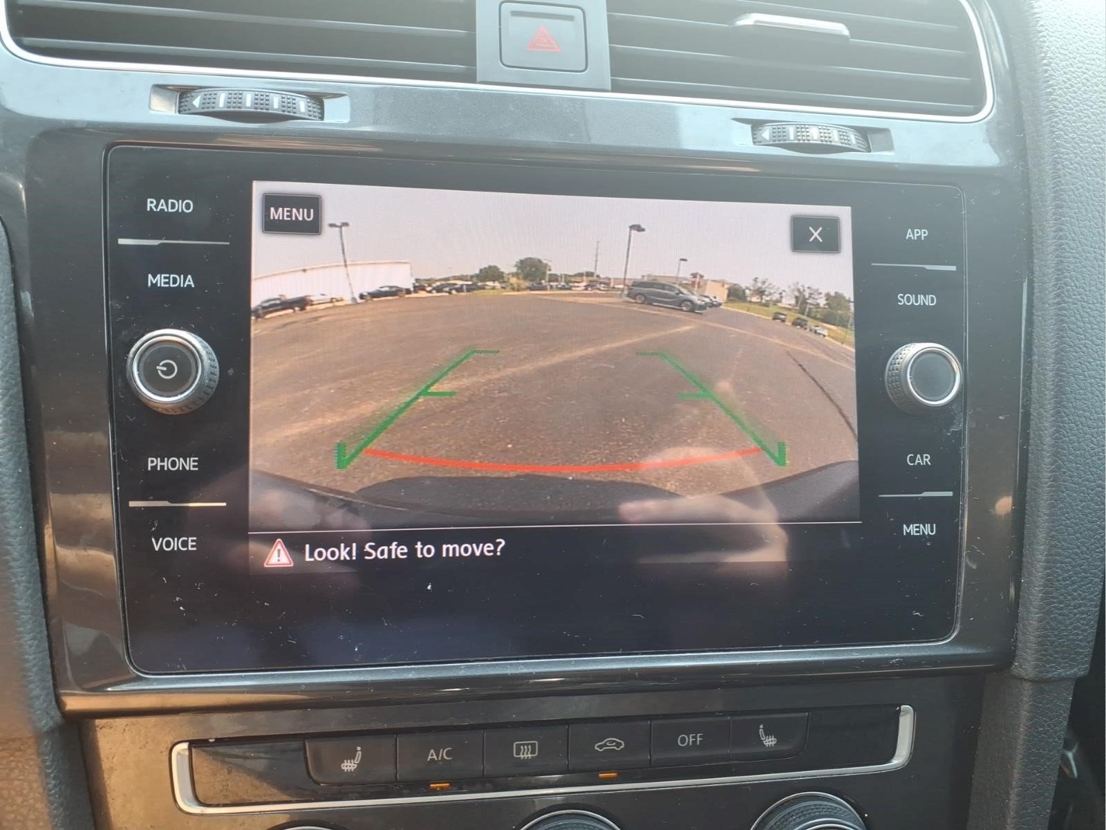 Used 2019 Volkswagen Golf SE FWD image 19