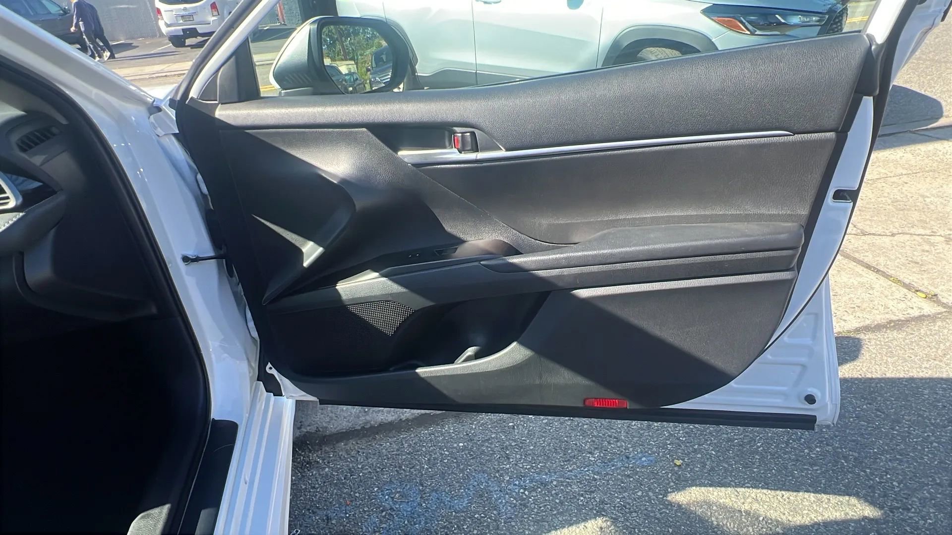 Used 2023 Toyota Camry SE image 29
