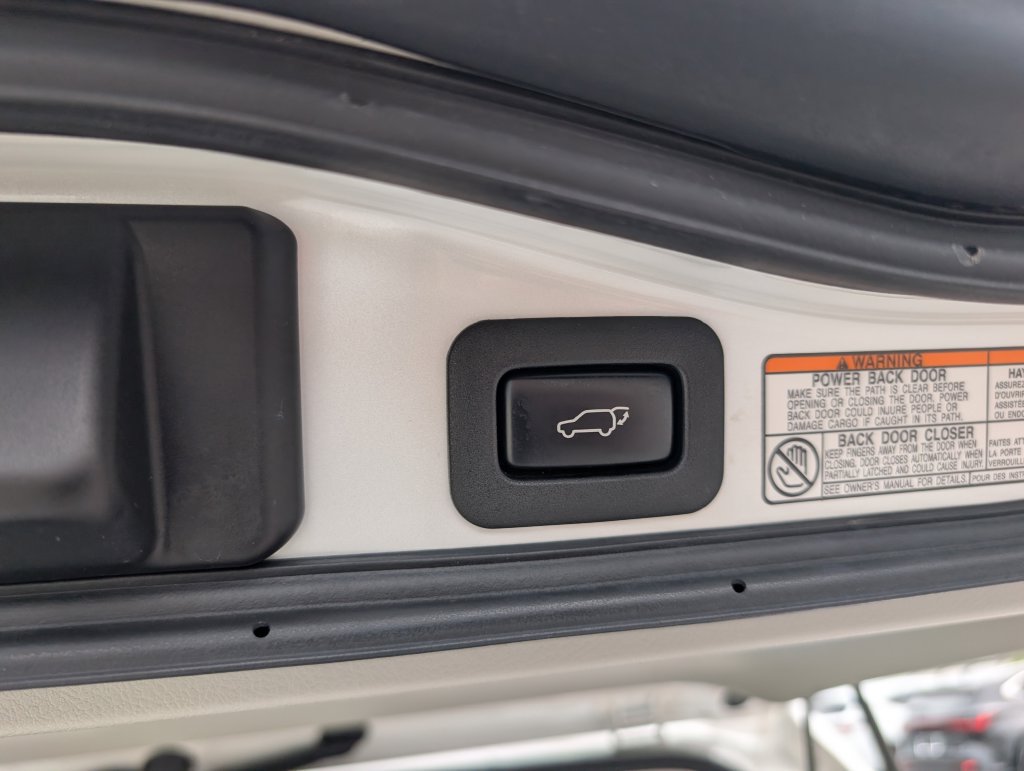 Used 2020 Lexus LX 570 4WD w/ Luxury Package image 17